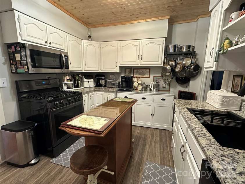 44 Hemlock Avenue, Spruce Pine, NC 28777.  MLS# CAR4315441, YatesRealty ID 399. 