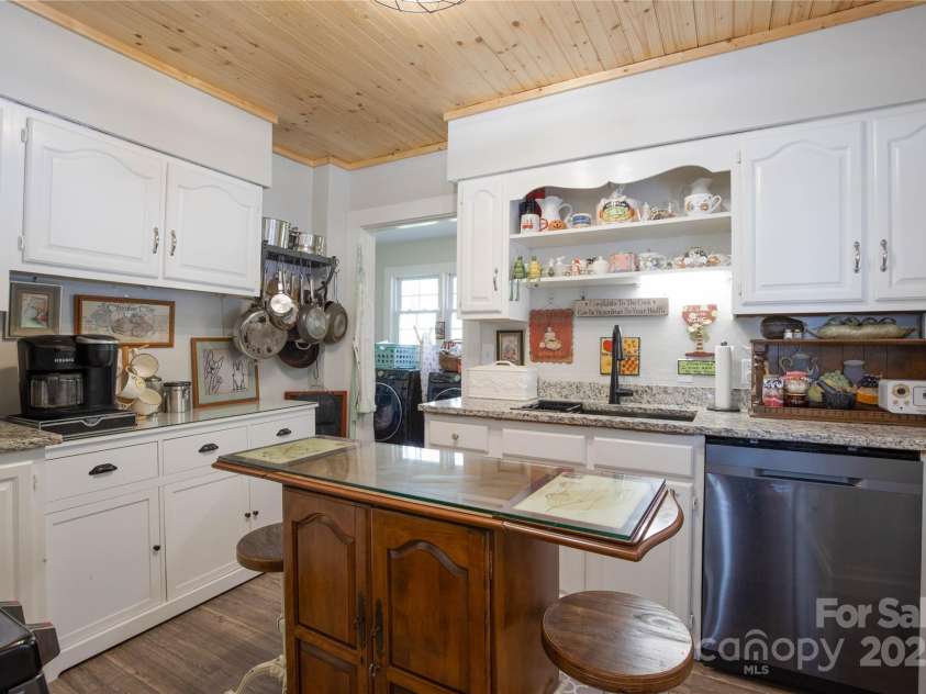 44 Hemlock Avenue, Spruce Pine, NC 28777.  MLS# CAR4315441, YatesRealty ID 399. 