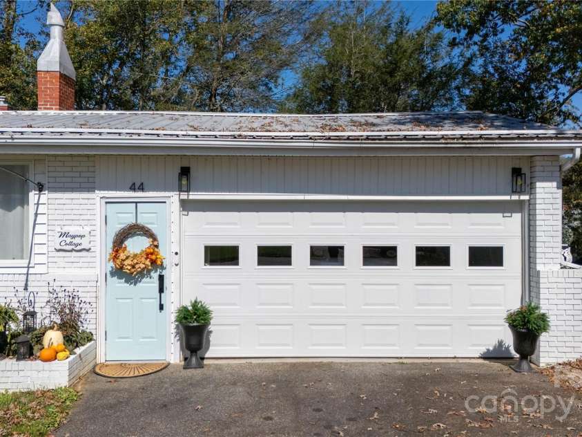 44 Hemlock Avenue, Spruce Pine, NC 28777.  MLS# CAR4315441, YatesRealty ID 399. 