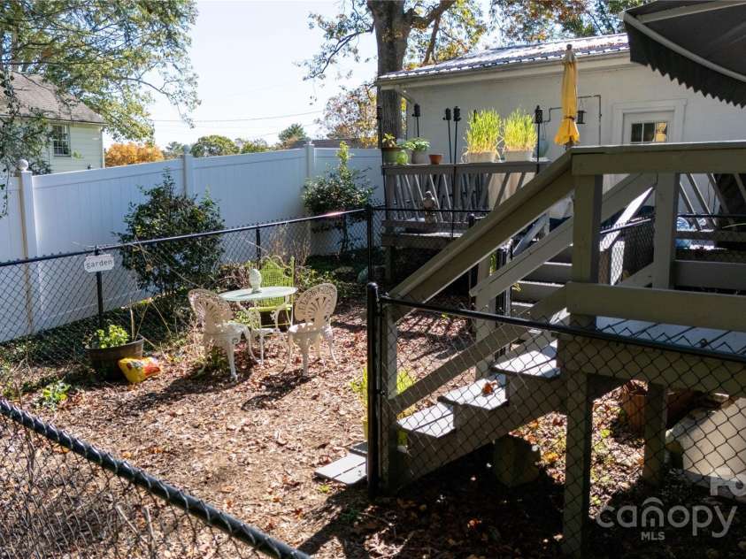 44 Hemlock Avenue, Spruce Pine, NC 28777.  MLS# CAR4315441, YatesRealty ID 399. 