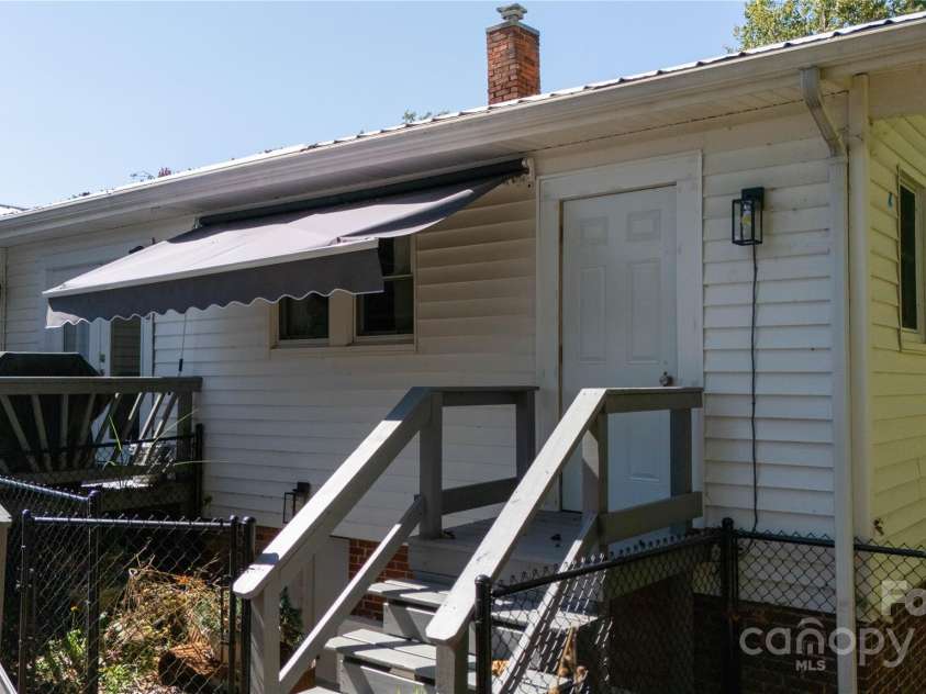 44 Hemlock Avenue, Spruce Pine, NC 28777.  MLS# CAR4315441, YatesRealty ID 399. 