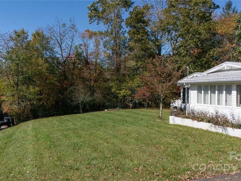 44 Hemlock Avenue, Spruce Pine, NC 28777.  MLS# CAR4315441, YatesRealty ID 399. 