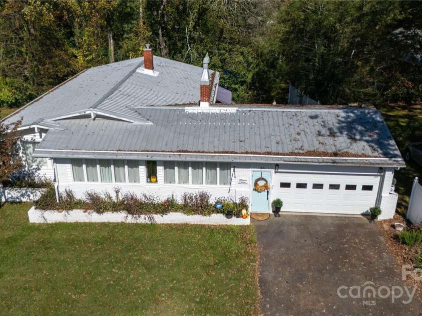 44 Hemlock Avenue, Spruce Pine, NC 28777.  MLS# CAR4315441, YatesRealty ID 399. 