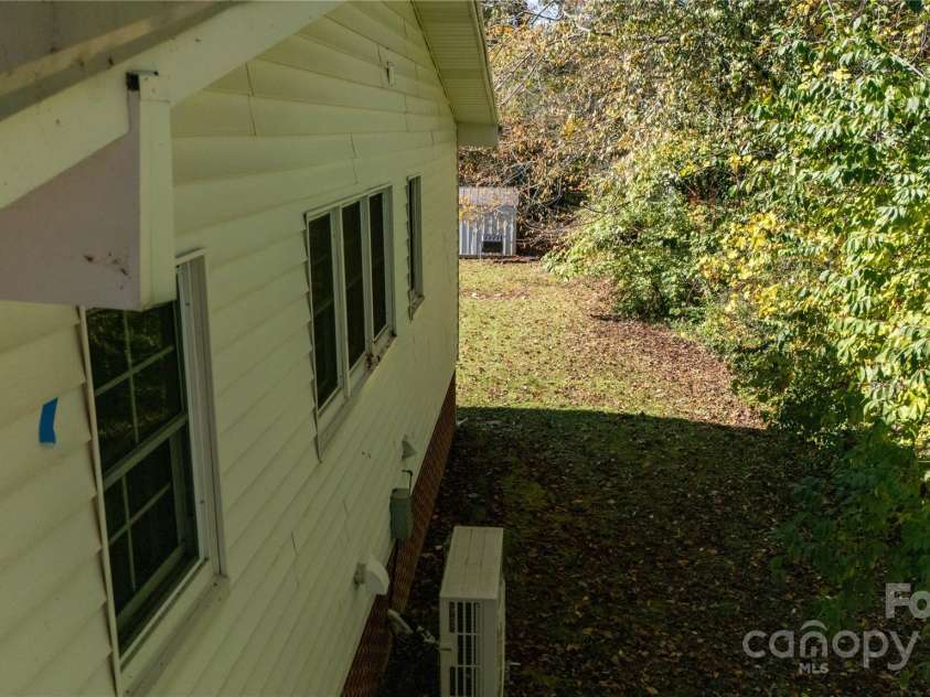 44 Hemlock Avenue, Spruce Pine, NC 28777.  MLS# CAR4315441, YatesRealty ID 399. 