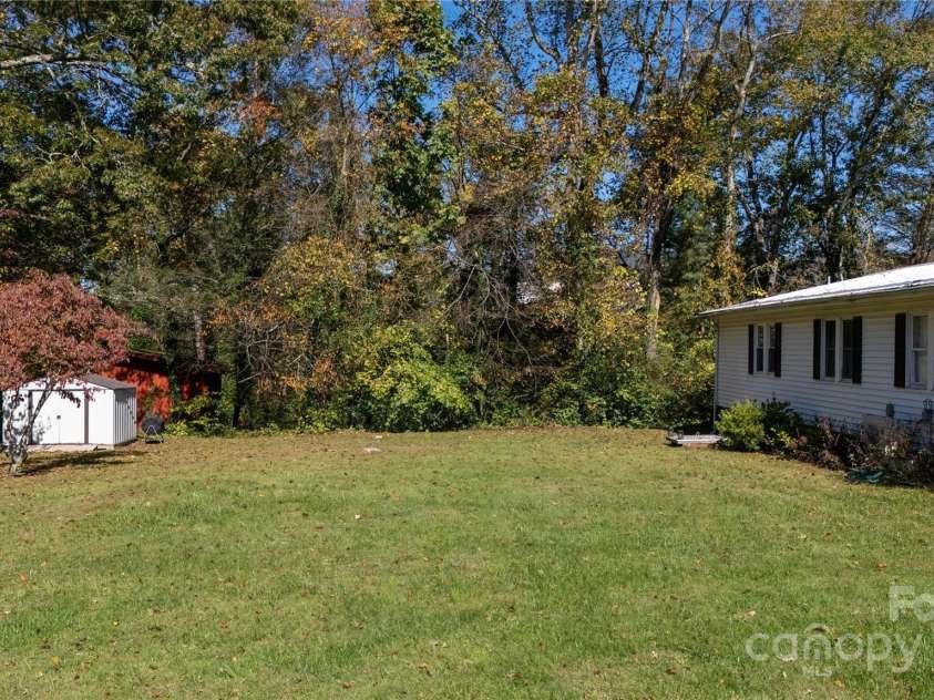 44 Hemlock Avenue, Spruce Pine, NC 28777.  MLS# CAR4315441, YatesRealty ID 399. 