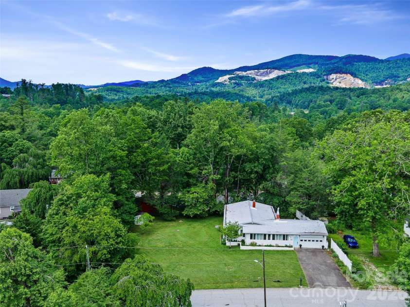 44 Hemlock Avenue, Spruce Pine, NC 28777.  MLS# CAR4389574, YatesRealty ID 399. 