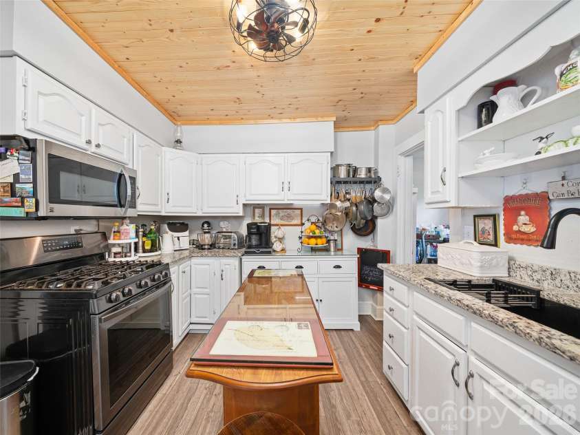 44 Hemlock Avenue, Spruce Pine, NC 28777.  MLS# CAR4389574, YatesRealty ID 399. 