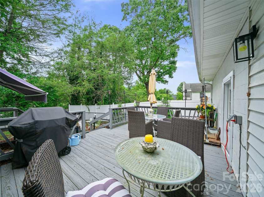 44 Hemlock Avenue, Spruce Pine, NC 28777.  MLS# CAR4389574, YatesRealty ID 399. 