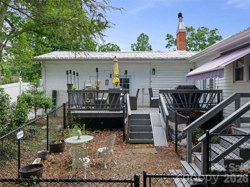 44 Hemlock Avenue, Spruce Pine, NC 28777.  MLS# CAR4389574, YatesRealty ID 399. 