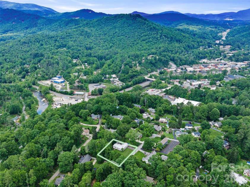 44 Hemlock Avenue, Spruce Pine, NC 28777.  MLS# CAR4389574, YatesRealty ID 399. 