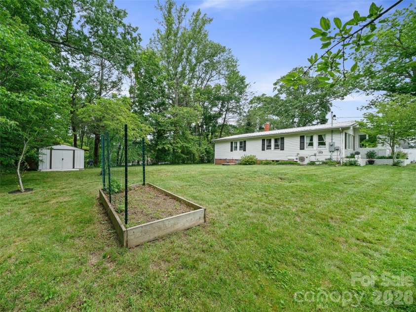 44 Hemlock Avenue, Spruce Pine, NC 28777.  MLS# CAR4389574, YatesRealty ID 399. 