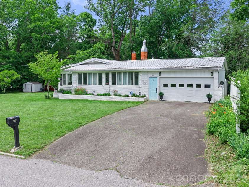 44 Hemlock Avenue, Spruce Pine, NC 28777.  MLS# CAR4389574, YatesRealty ID 399. 