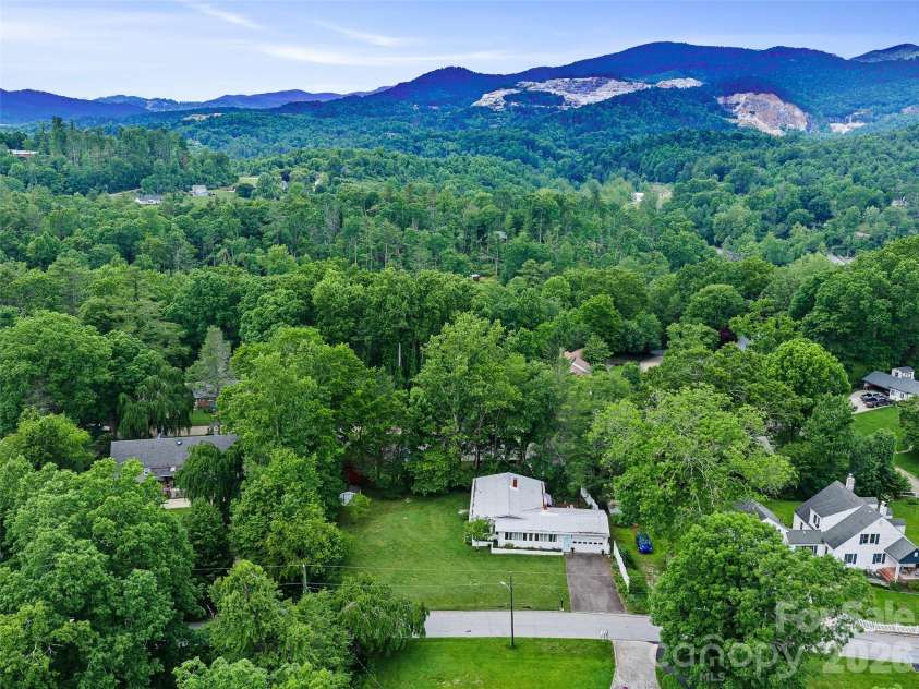 44 Hemlock Avenue, Spruce Pine, NC 28777.  MLS# CAR4389574, YatesRealty ID 399. 