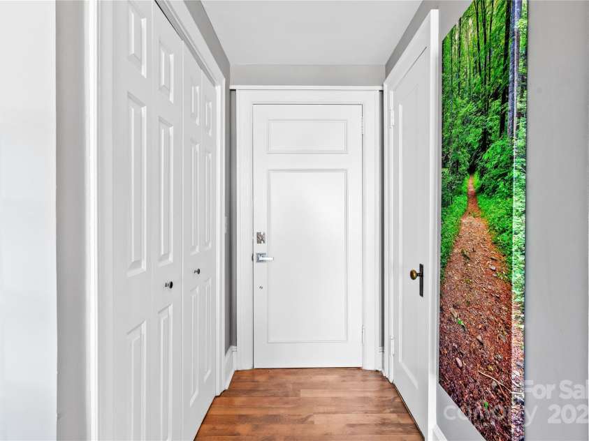 538 Main Street, Hendersonville, NC 28792.  MLS# CAR4233834, YatesRealty ID 399. 