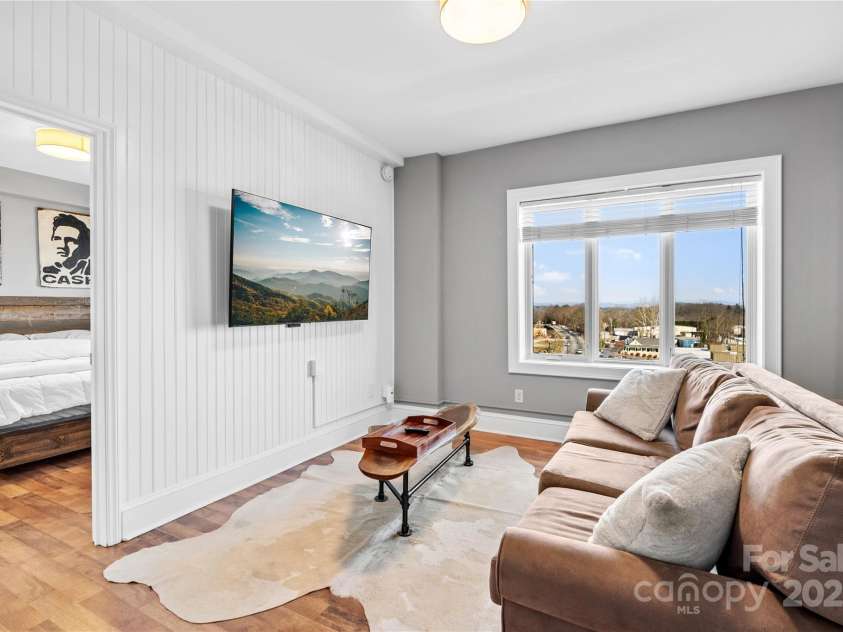 538 Main Street, Hendersonville, NC 28792.  MLS# CAR4233834, YatesRealty ID 399. 