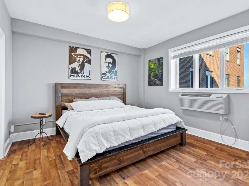 538 Main Street, Hendersonville, NC 28792.  MLS# CAR4233834, YatesRealty ID 399. 