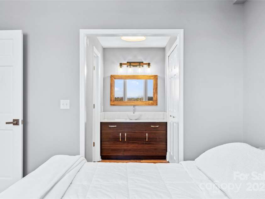 538 Main Street, Hendersonville, NC 28792.  MLS# CAR4233834, YatesRealty ID 399. 