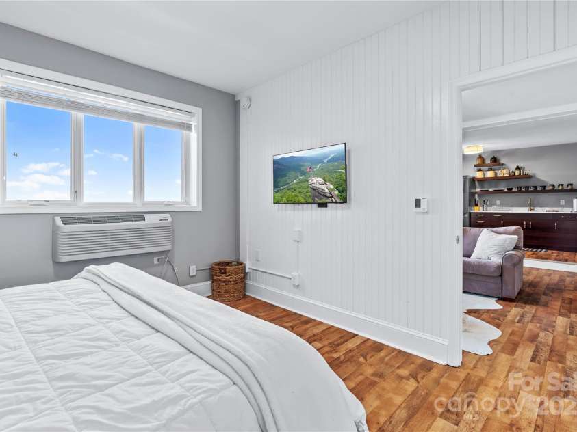 538 Main Street, Hendersonville, NC 28792.  MLS# CAR4233834, YatesRealty ID 399. 