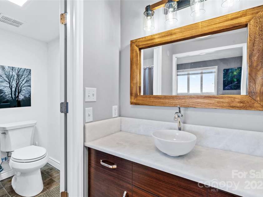 538 Main Street, Hendersonville, NC 28792.  MLS# CAR4233834, YatesRealty ID 399. 