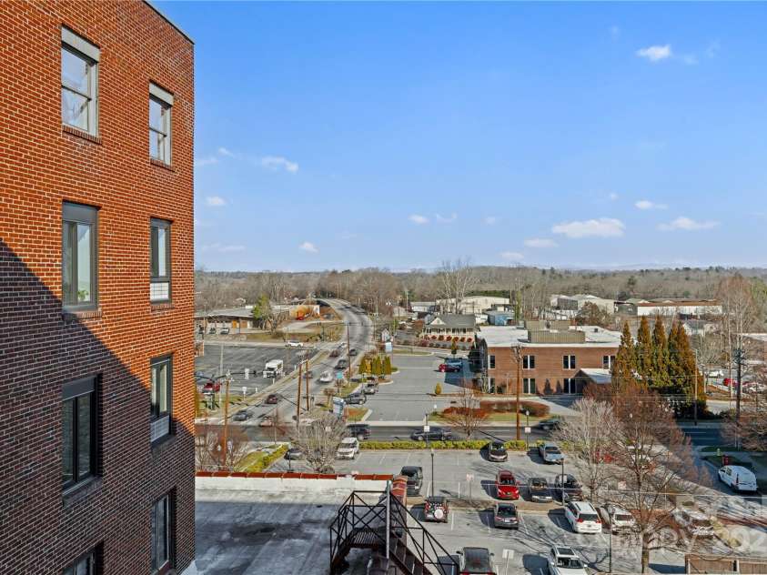 538 Main Street, Hendersonville, NC 28792.  MLS# CAR4233834, YatesRealty ID 399. 