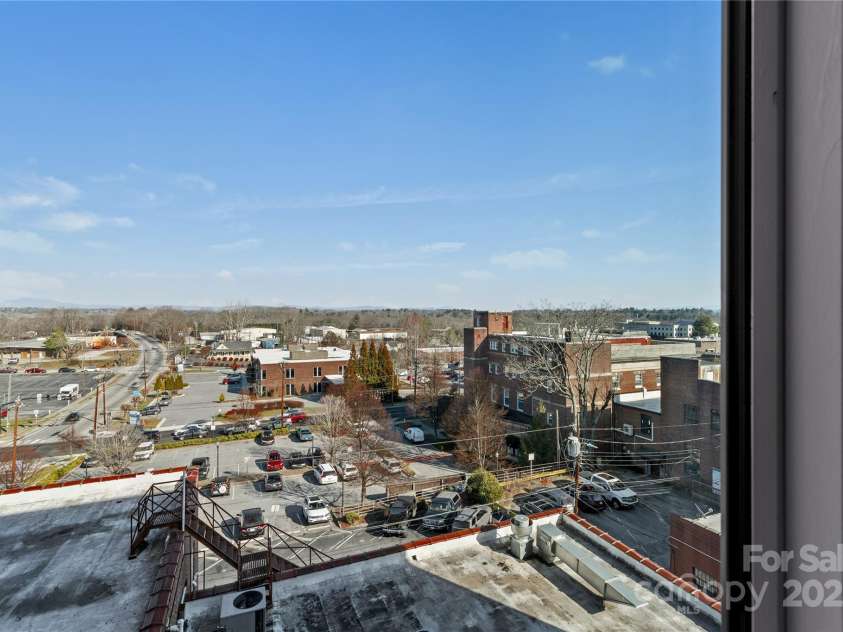 538 Main Street, Hendersonville, NC 28792.  MLS# CAR4233834, YatesRealty ID 399. 