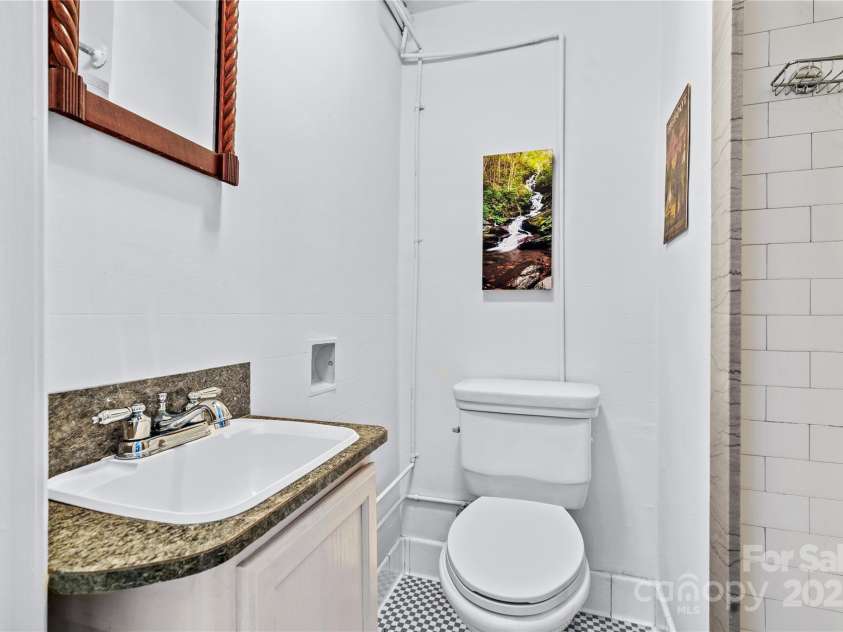 538 Main Street, Hendersonville, NC 28792.  MLS# CAR4233834, YatesRealty ID 399. 