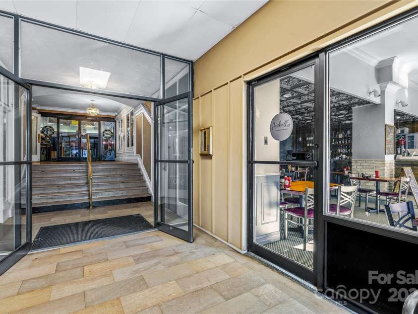 538 Main Street, Hendersonville, NC 28792.  MLS# CAR4233834, YatesRealty ID 399. 