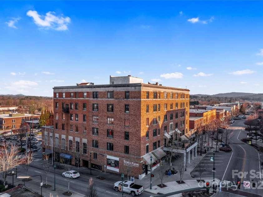 538 Main Street, Hendersonville, NC 28792.  MLS# CAR4233834, YatesRealty ID 399. 