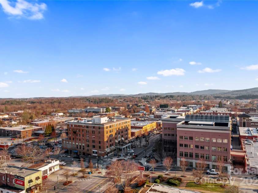 538 Main Street, Hendersonville, NC 28792.  MLS# CAR4233834, YatesRealty ID 399. 