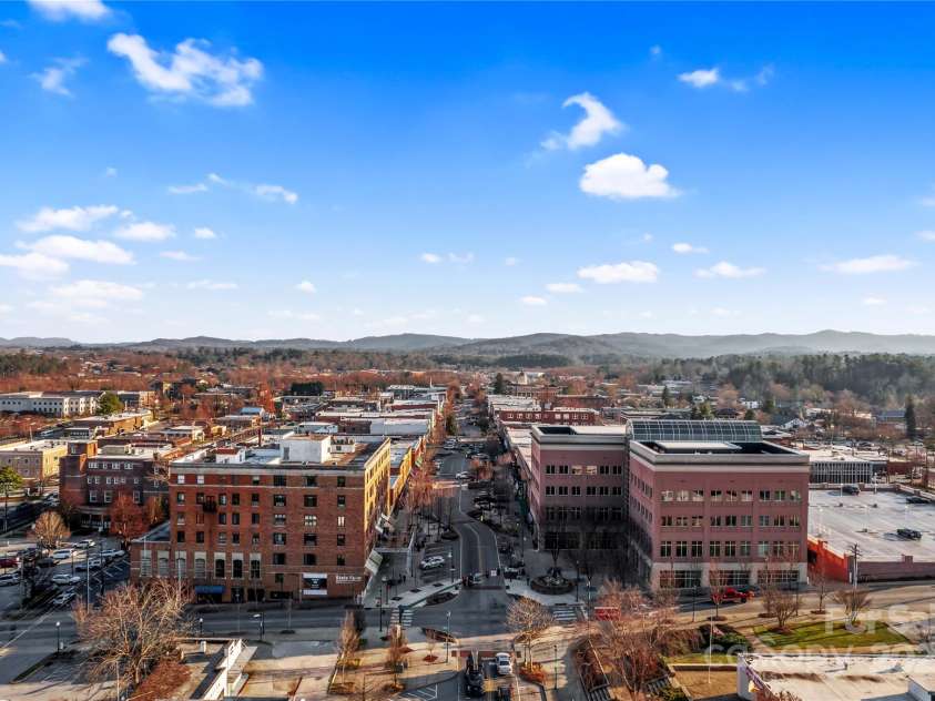 538 Main Street, Hendersonville, NC 28792.  MLS# CAR4233834, YatesRealty ID 399. 