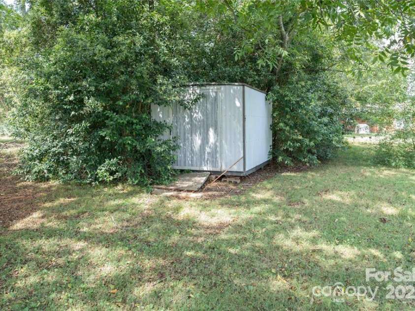 6102 Len Drive, Shelby, NC 28152.  MLS# CAR4317776, YatesRealty ID 3990. 