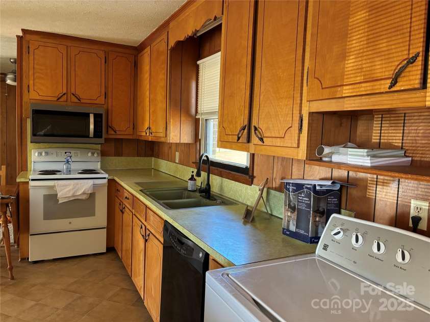 6102 Len Drive, Shelby, NC 28152.  MLS# CAR4317776, YatesRealty ID 3990. 