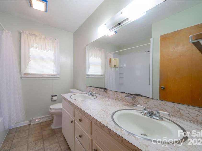 6102 Len Drive, Shelby, NC 28152.  MLS# CAR4317776, YatesRealty ID 3990. 