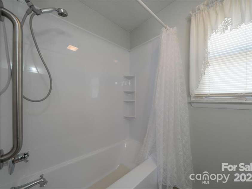 6102 Len Drive, Shelby, NC 28152.  MLS# CAR4317776, YatesRealty ID 3990. 