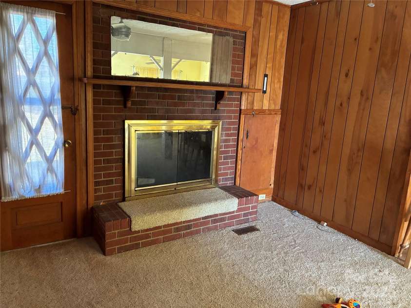 6102 Len Drive, Shelby, NC 28152.  MLS# CAR4317776, YatesRealty ID 3990. Dining/Familyroom