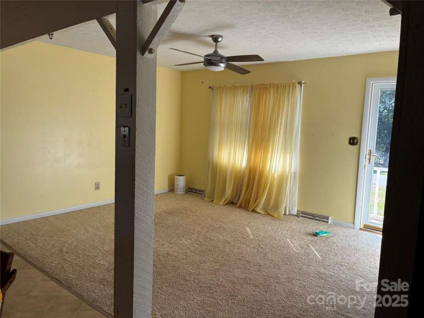 6102 Len Drive, Shelby, NC 28152.  MLS# CAR4317776, YatesRealty ID 3990. Livingroom