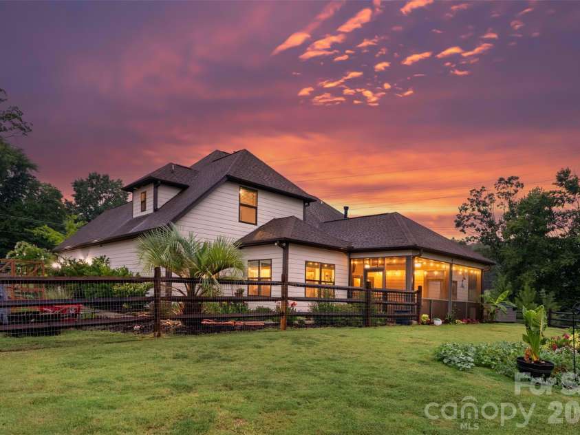 2915 Point Road, Belmont, NC 28012.  MLS# CAR4407200, YatesRealty ID 39901. 
