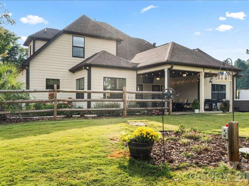 2915 Point Road, Belmont, NC 28012.  MLS# CAR4407200, YatesRealty ID 39901. 