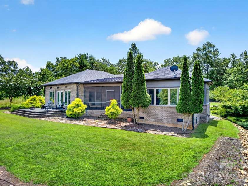362 Captains Drive, Nebo, NC 28761.  MLS# CAR4404869, YatesRealty ID 39904. 