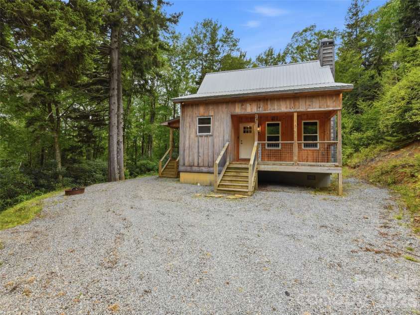 261 Yonah Drive, Maggie Valley, NC 28751.  MLS# CAR4407577, YatesRealty ID 39905. 