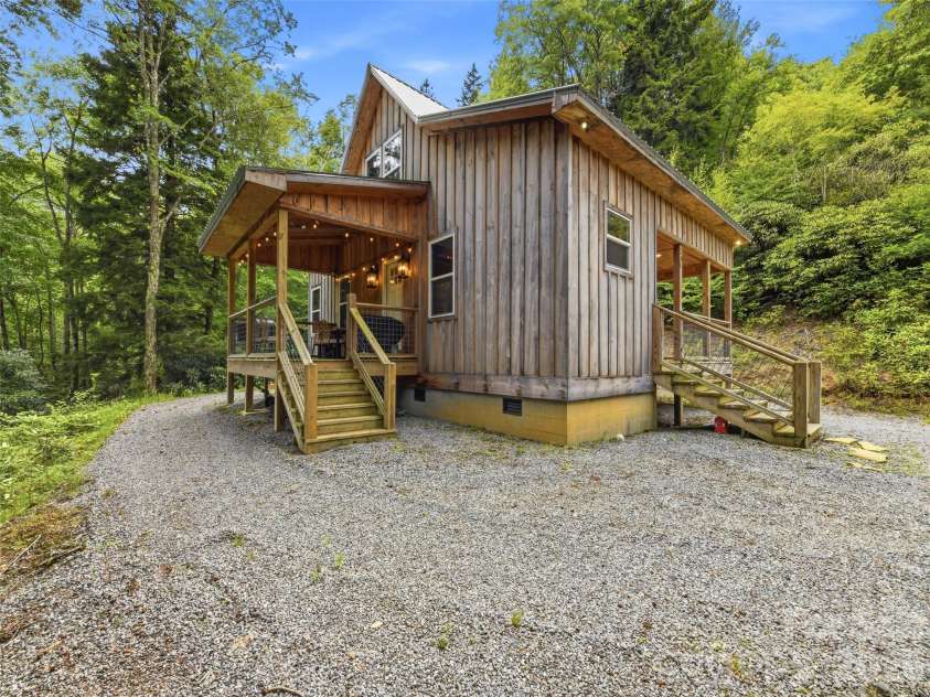 261 Yonah Drive, Maggie Valley, NC 28751.  MLS# CAR4407577, YatesRealty ID 39905. 