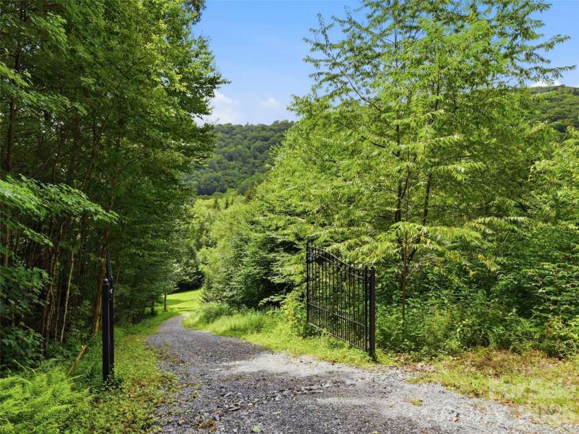 261 Yonah Drive, Maggie Valley, NC 28751.  MLS# CAR4407577, YatesRealty ID 39905. 