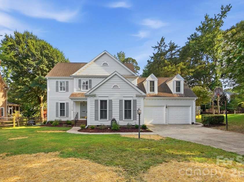 10012 Brass Eagle Lane, Charlotte, NC 28210.  MLS# CAR4406451, YatesRealty ID 39906. 