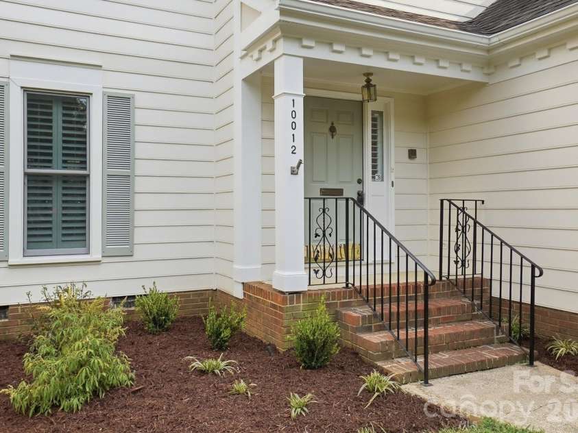 10012 Brass Eagle Lane, Charlotte, NC 28210.  MLS# CAR4406451, YatesRealty ID 39906. 