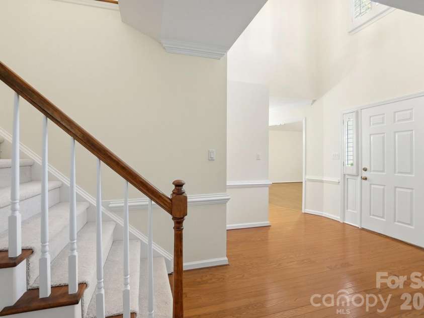 10012 Brass Eagle Lane, Charlotte, NC 28210.  MLS# CAR4406451, YatesRealty ID 39906. 