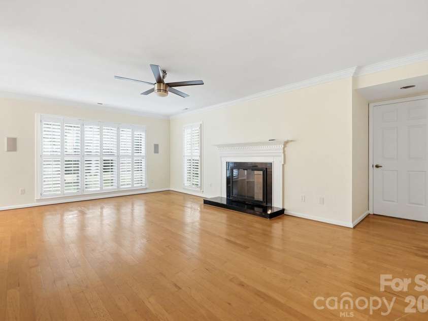 10012 Brass Eagle Lane, Charlotte, NC 28210.  MLS# CAR4406451, YatesRealty ID 39906. 