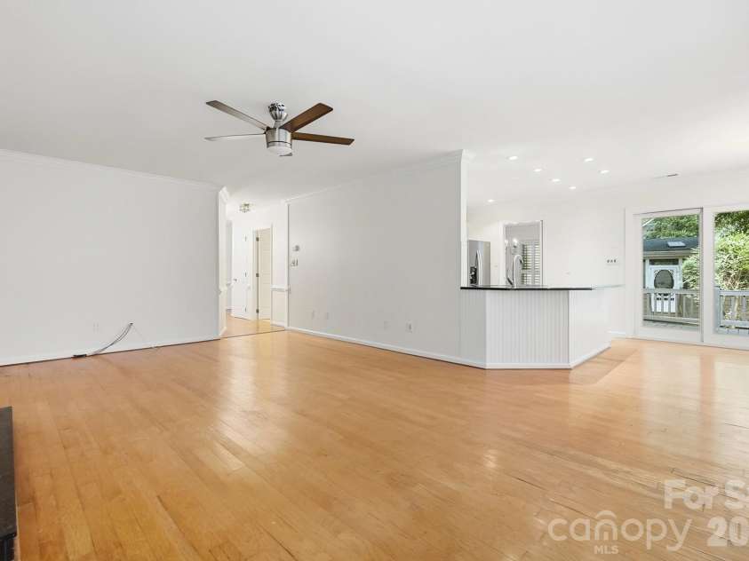 10012 Brass Eagle Lane, Charlotte, NC 28210.  MLS# CAR4406451, YatesRealty ID 39906. 