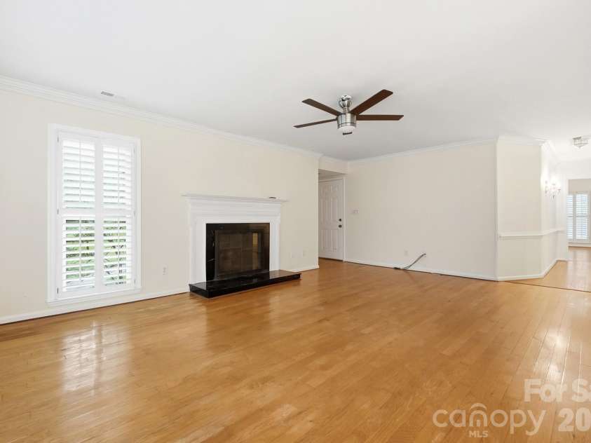10012 Brass Eagle Lane, Charlotte, NC 28210.  MLS# CAR4406451, YatesRealty ID 39906. 