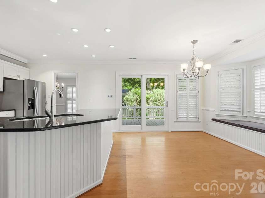 10012 Brass Eagle Lane, Charlotte, NC 28210.  MLS# CAR4406451, YatesRealty ID 39906. 