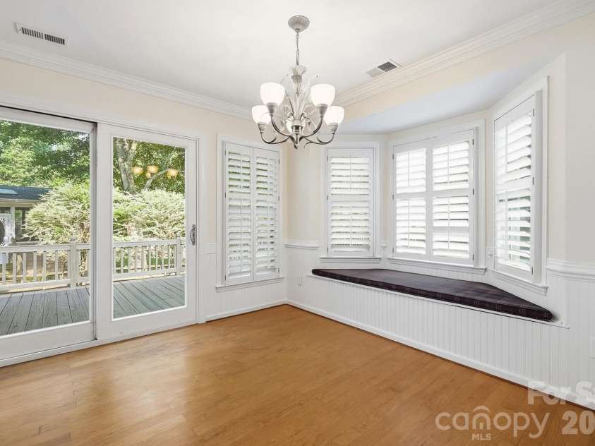 10012 Brass Eagle Lane, Charlotte, NC 28210.  MLS# CAR4406451, YatesRealty ID 39906. 